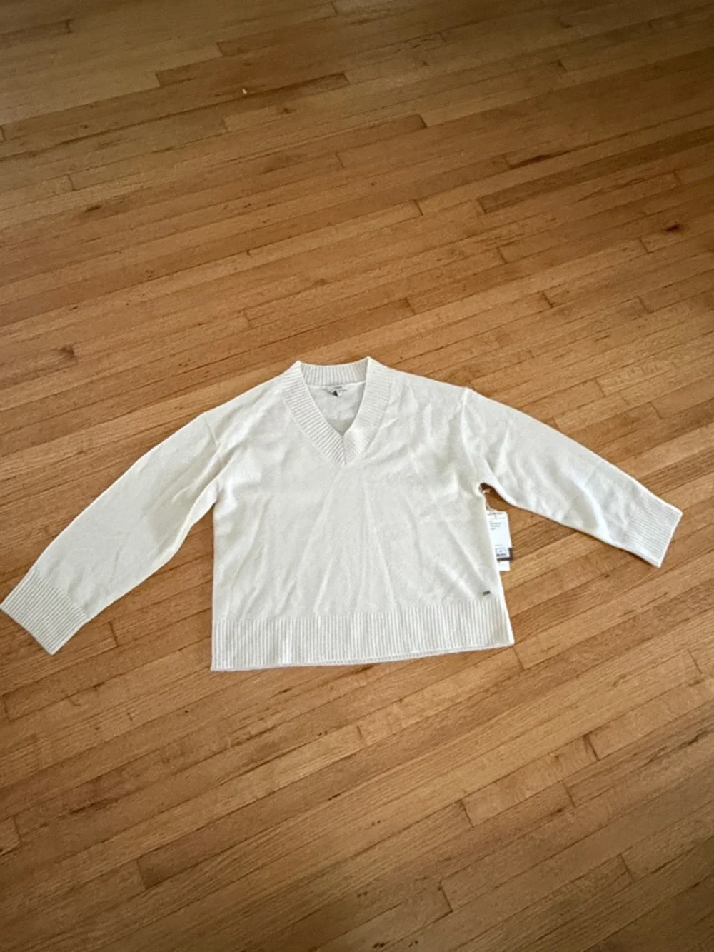 Vuori Porcelain Émilie Cashmere Oversized V-Neck